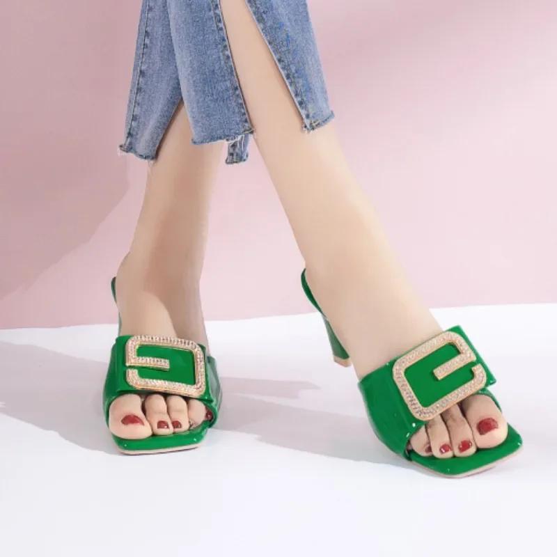 2024 Женские Летние Новые Роскошные Дизайнерские Сандалии со Стразами из ПУ Водонепроницаемые Элегантные Банкетные Вечерние Платья Женские Туфли на Высоком Каблуке Zapatos