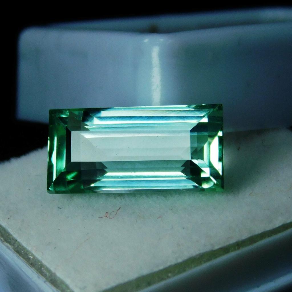 Natural 10 Ct Emerald Cut Loose Gemstone Bluish Green Sapphire