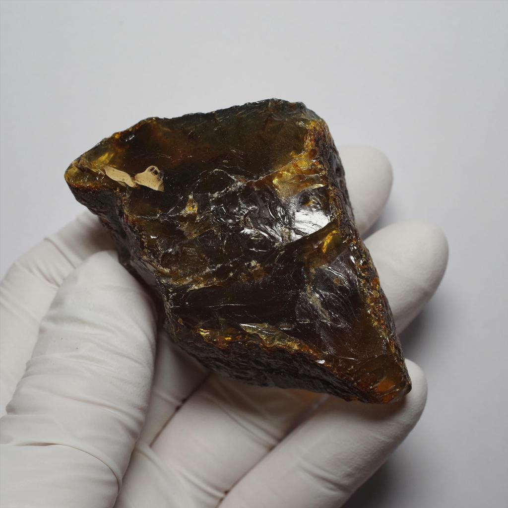 Stone Natural Fossil Blue Fluorescent Amber from Indonesia of a Rough [N2 Natural] (blue Amber) - (29 "one Kind" Stone Approx. 29g, 64x42x28mm)