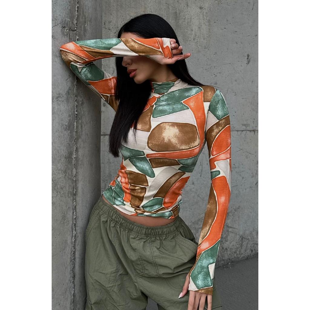 Женское черное боди с деталями на пальцах