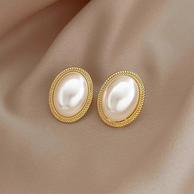 Geometric Irregular Round Pearl Earrings for Women Unusual Irregular Gold Color Metal Side Earrings Boho Trendy Jewelry Gift