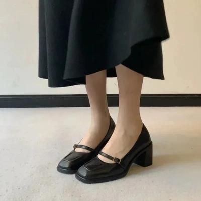 2024 Брендовые женские туфли из кожи на квадратном каблуке, лаконичный однотонный дизайн, женские туфли-лодочки, высокое качество, размер 35-40