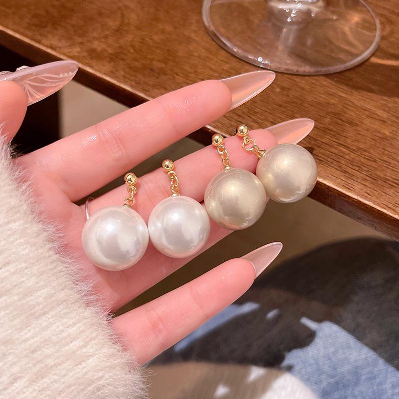 Elegant Korean Style Large Pearl Earrings for Women - High-End, Simple, Popular, and Luxurious Celebrity-Inspired Design.