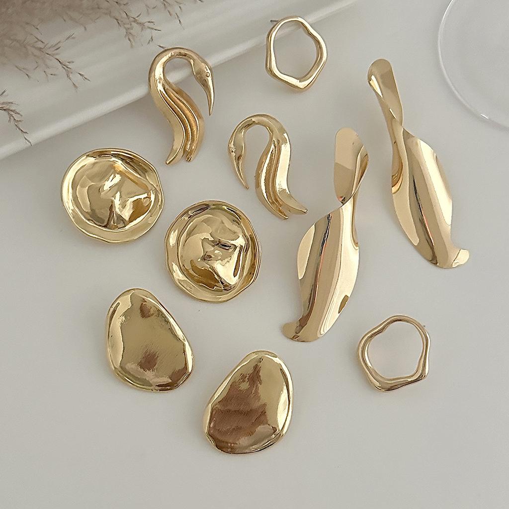 Fashion INS Metal Wrinkled Round Earrings Exaggerated Swan Texture Smooth Earrings for Women