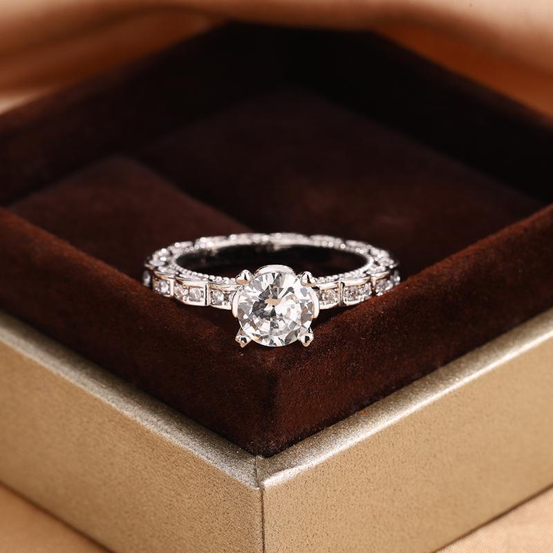 925 Silver Plated Classic White Zircon Four-Prong Ring for Women, Wedding Engagement Anniversary Jewelry Gift.