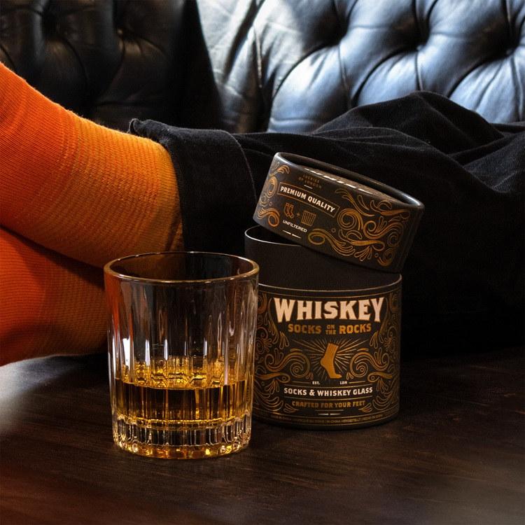 Szklanka whisky i skarpety zestaw prezent dla faceta gadżet napojów drinków