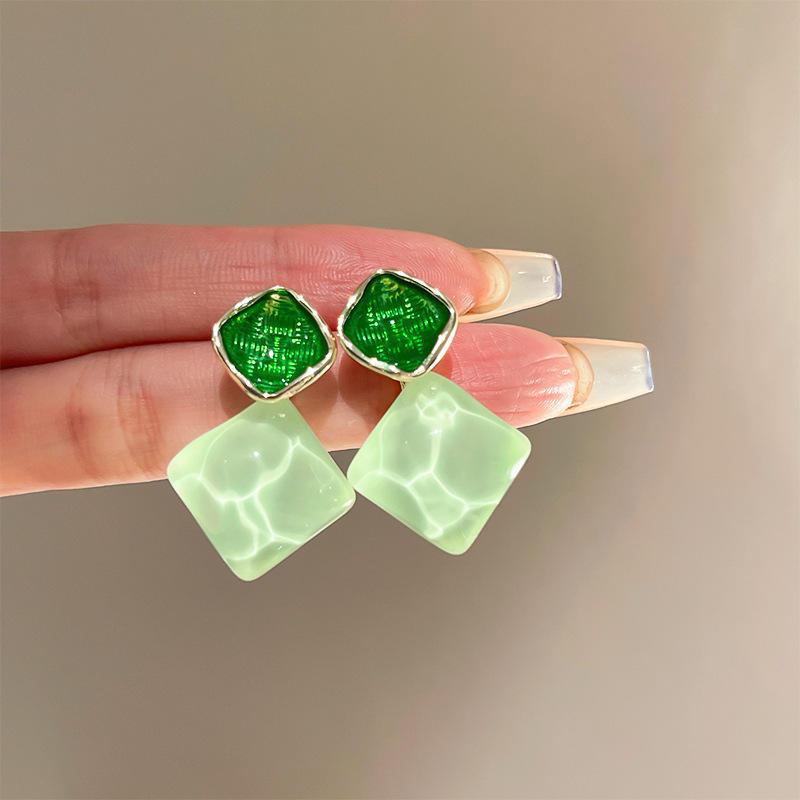 Серебряная игла новая волна светло-зеленые квадратные гвоздики корейские простые модные серьги свежие и милые нишевые серьги