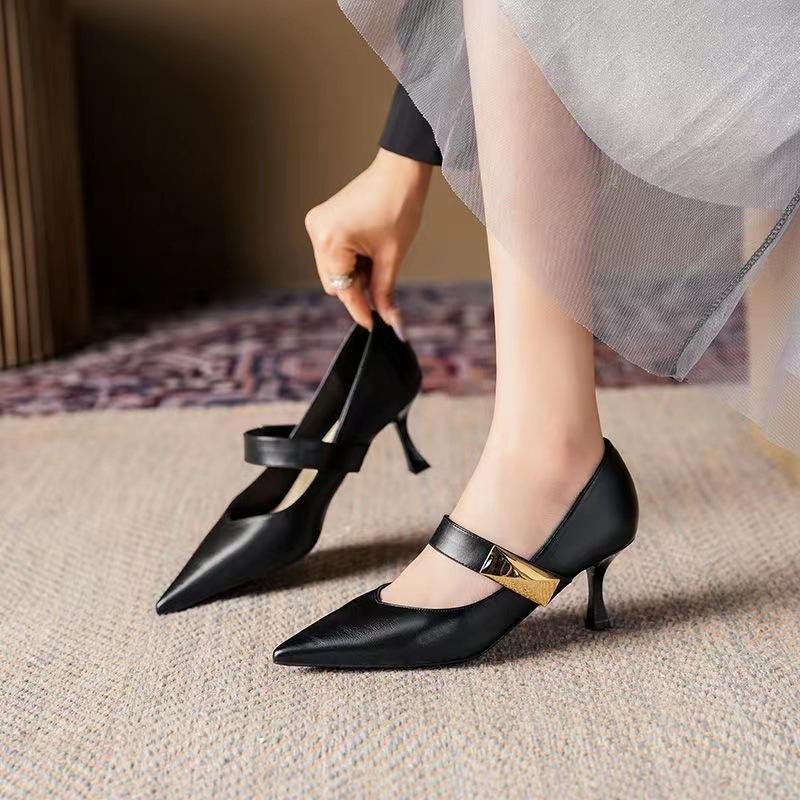 Модная темпераментная женская обувь с острым носком, неглубоким верхом, одинарная обувь, модная и универсальная металлическая отделка, туфли на тонком каблуке