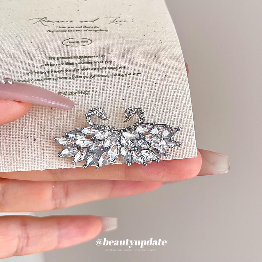 Silver Needle Diamond Swan Stud Earrings - Luxurious, Exquisite and Fashionable for Women