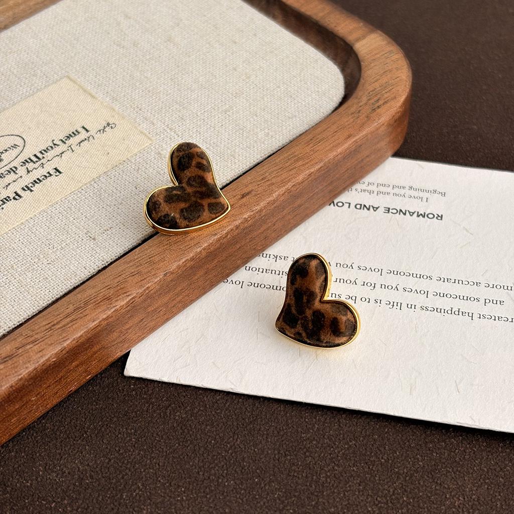 Maillard sweet and cool leopard print love stud earrings autumn and winter Hong Kong style retro flocking earrings silver needle design sense fashion