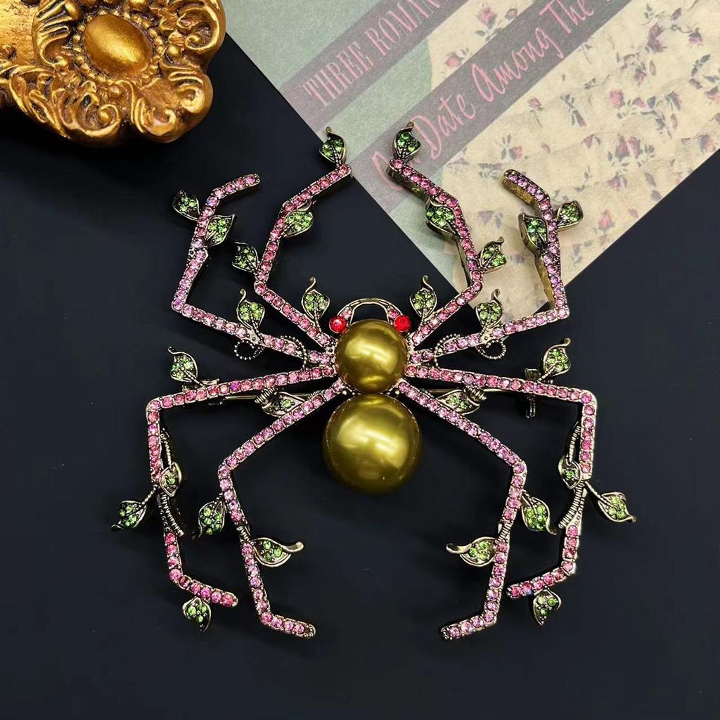 Vintage Middle Design Classic Big Spider Crystal Badges Pins For Women Men Palace Baroque Retro Insect Casual Brooches Corsage