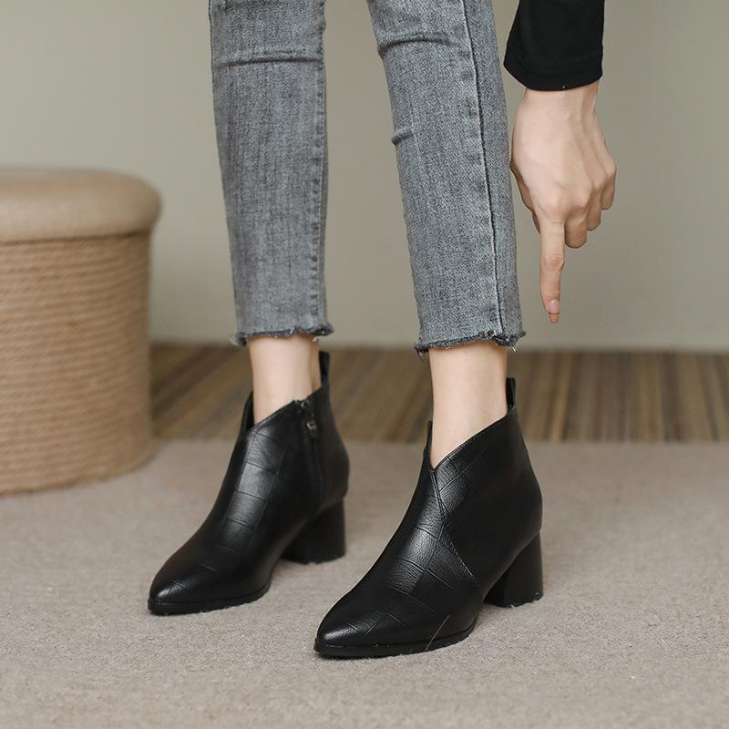 Женские сапоги Модные и универсальные короткие сапоги на среднем каблуке Весенние новые корейские сапоги на толстом каблуке с острым носком Тонкие одинарные сапоги