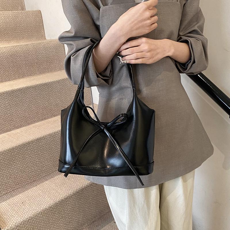 Versatile Bow Underarm Big Bag Women's 2025 New Fashion Oil Wax Leather Commuter Bag Autumn and Winter Texture Tote Bag