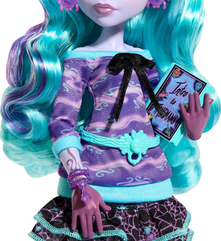 Monster high Creepover Party Twyla Fashion Doll with Bunny Pet Dustin and Sleepover Accessories