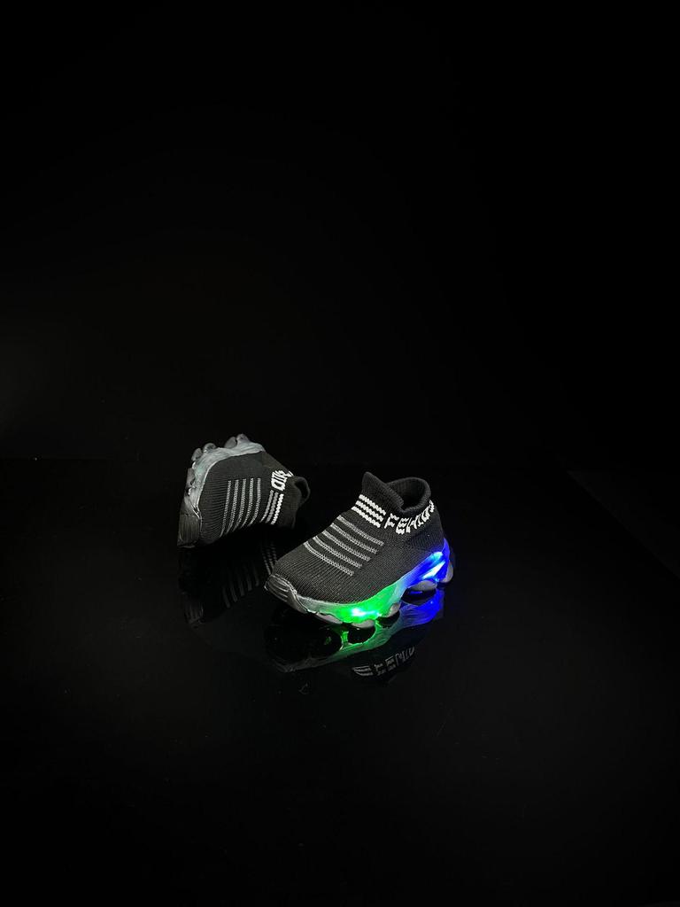 LED Light Breathable Slip-On Knit Sports Shoes for Kids