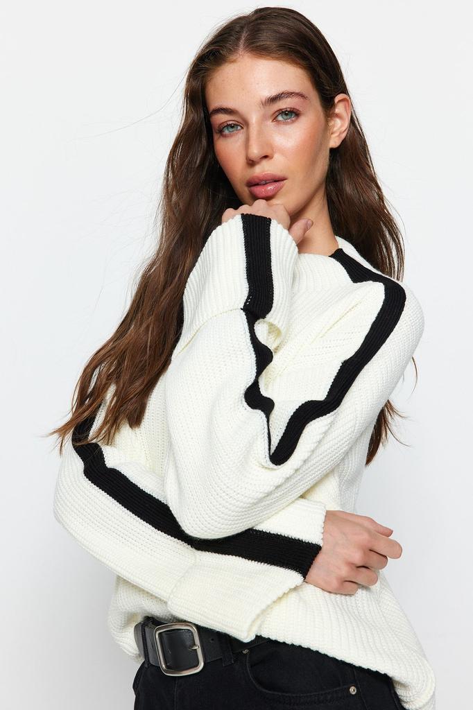 Женский модный стильный свитер, черный сложенный трикотаж с широкими рукавами