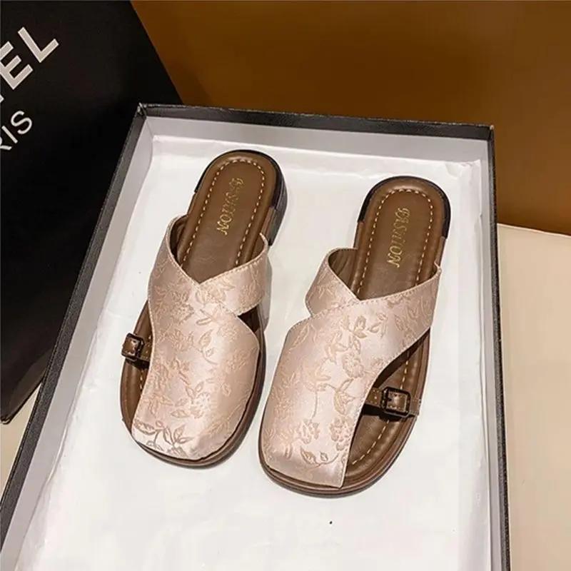 Модная уличная обувь на каблуке Новые дизайнерские женские шлепанцы и женские сандалии Роскошные Дешевые Ликвидация Тренд 2025 ПВХ Слайды