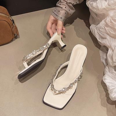 Модные летние шлепанцы со стразами, темпераментные, женские, новые, с квадратным носком, с перемычкой для пальца, нескользящие, износостойкие, туфли на шпильке