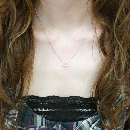 Ожерелье с подвеской-крестом из платины 900 пробы с бриллиантами SV925 [KASHIMA] 0,2 карата