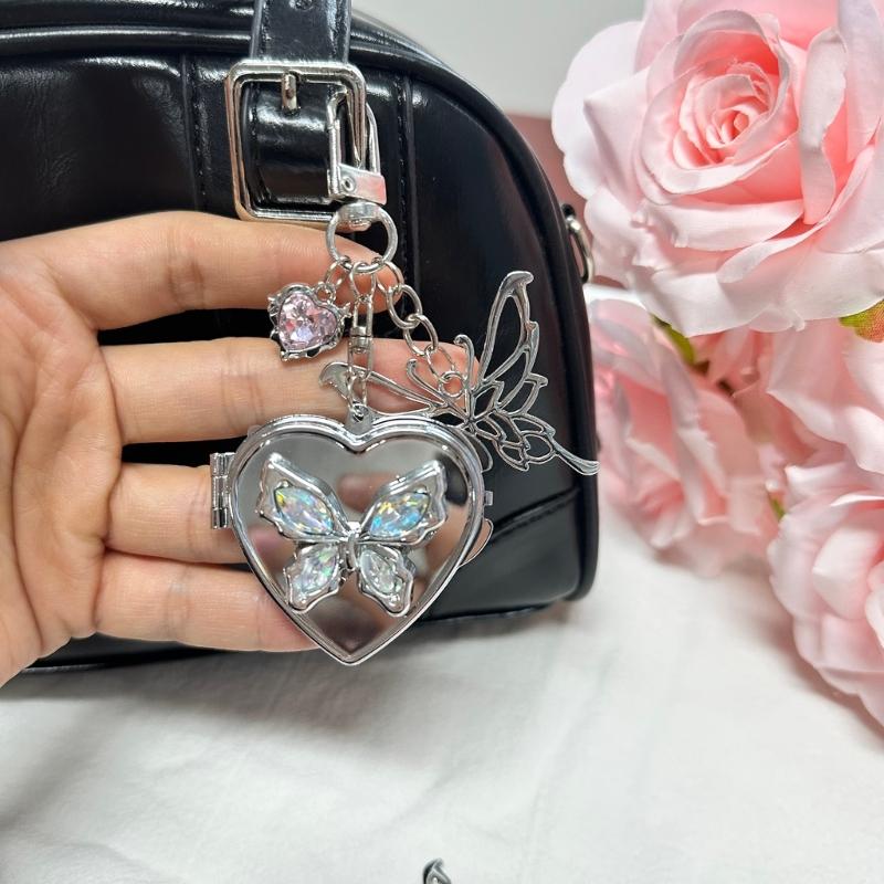 Vintage Style Butterfly Heart Keychain Lightweight Butterfly Heart Keychain With Vintage Appeal for Bags Keys Backpacks