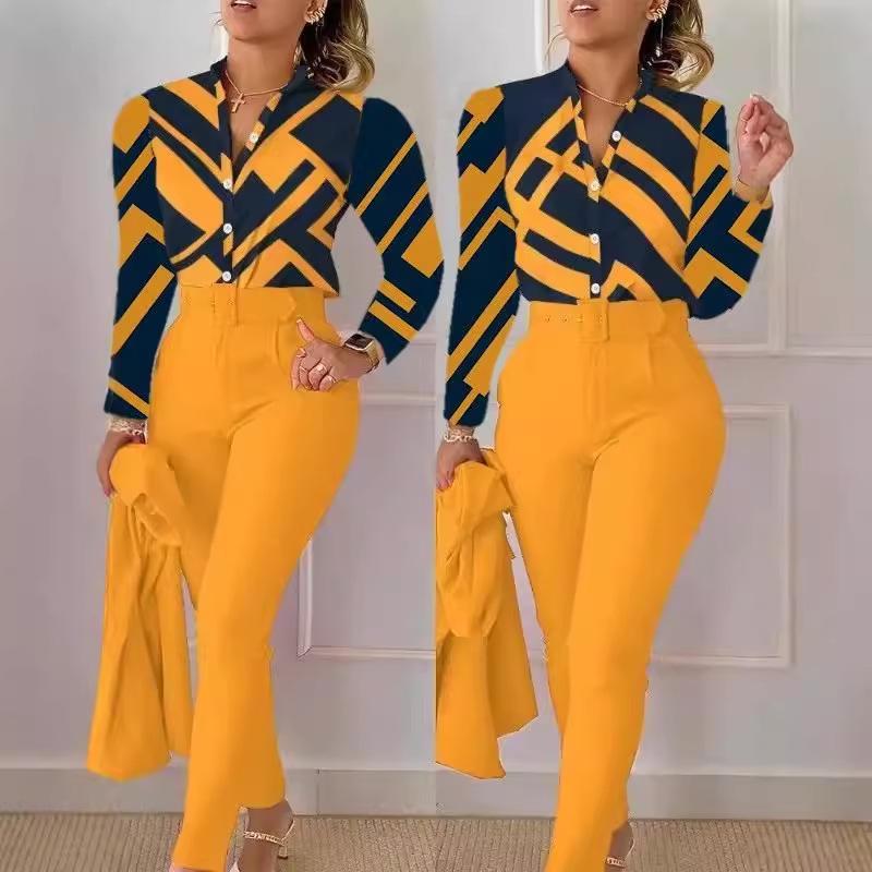 Принтованный топ с длинным рукавом и однотонный брючный костюм с поясом