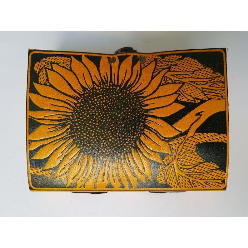 Ежедневник/Блокнот/Дневник/Альбом для эскизов/Личный дневник/Подарок/Дневник ручной работы в кожаном переплете с тиснением подсолнуха