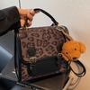 Корейская версия нишевой сумки-тоут с леопардовым принтом, 2025 новая популярная осенне-зимняя модная универсальная сумка-мессенджер для通勤