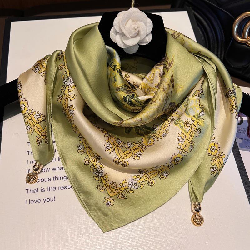 Magnetic Buckle Silk Neck Scarf: Triangle Design for Women, 70x70cm, Lightweight Spring/Summer/Autumn Accessory