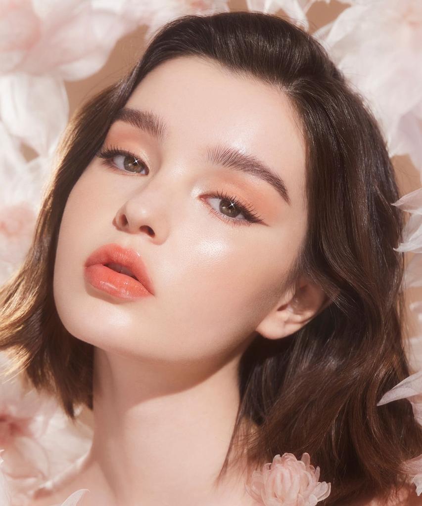 Блеск для губ Blooming Edition Glass Shine