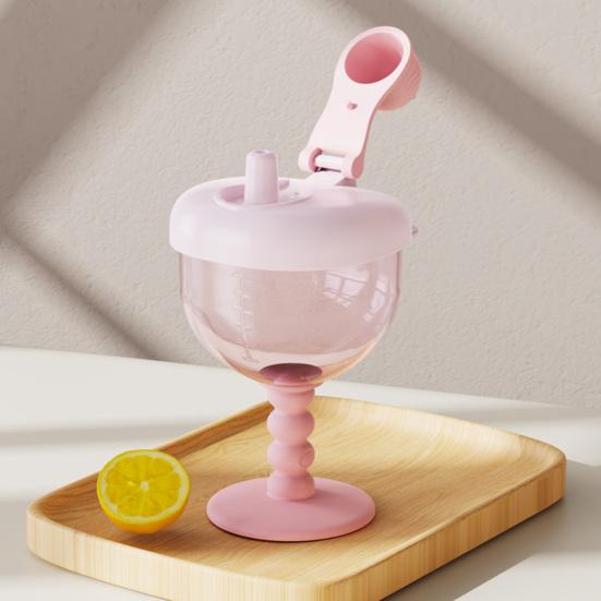 Бокал с крышкой, трубочкой и мерными делениями. Герметичная дорожная кружка. Детская поилка для вечеринок, дней рождений и использования на открытом воздухе.