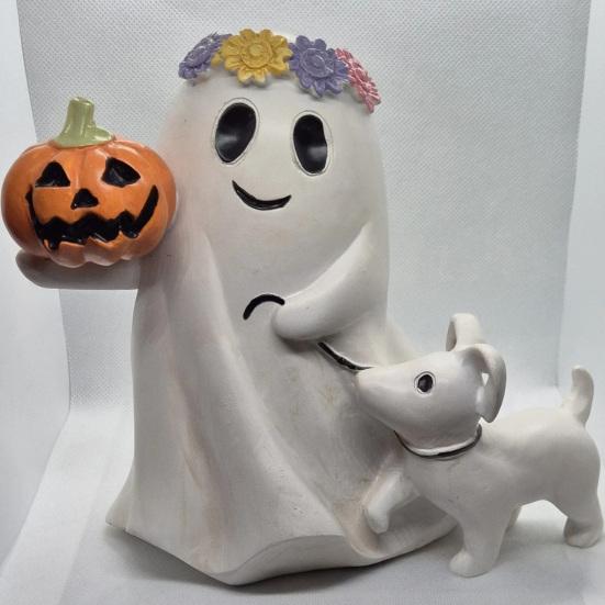 Привидение Выгуливающая Собаку Хэллоуин Декор Жуткая Фигурка Собаки-Привидения Смола Милая Статуэтка Привидения с Тыквой для Хэллоуина Домашний Декор Книжная Полка Столешница