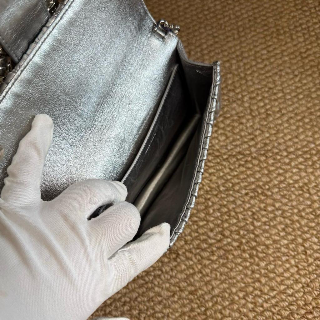 [Pre-Owned] Matelassé Solid Compact Leather Shoulder Bag - Very Good #1IWZJ7K