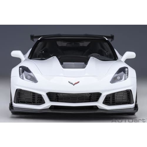 AUTOart 1/18 scale Chevrolet Corvette (C7) ZR1 White Finished Product
