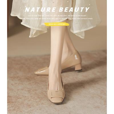 Женские туфли-лодочки на толстом каблуке с квадратной пряжкой, из мягкой кожи, с темпераментным квадратным носком и лакированной кожей