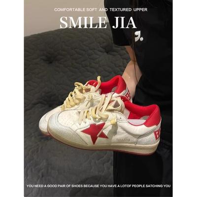 Платформенные белые женские новые туфли для увеличения роста, универсальные, из красной кожи, со звездой, маленькие грязные туфли, повседневные спортивные кеды для скейтборда