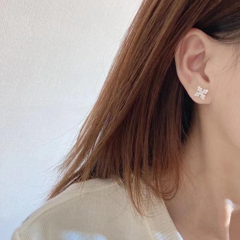 Elegant PT950 Plated Four Leaf Clover Zircon Earrings for Women Minimalist Stylish Jewelry