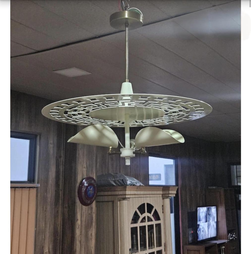 Пользовательская люстра Спутник Современная середина века Белый дисковый потолочный светильник Ручной работы Ретро подвесной светильник Уникальный домашний декор Осветительный прибор Подарок