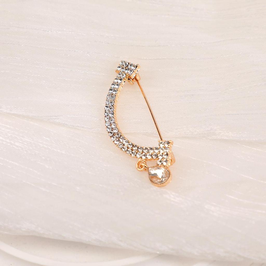 Alloy Inlaid Diamond Smile Pin: Women's Anti-Exposure Brooch with Exquisite Full Diamond Water Drop Design.