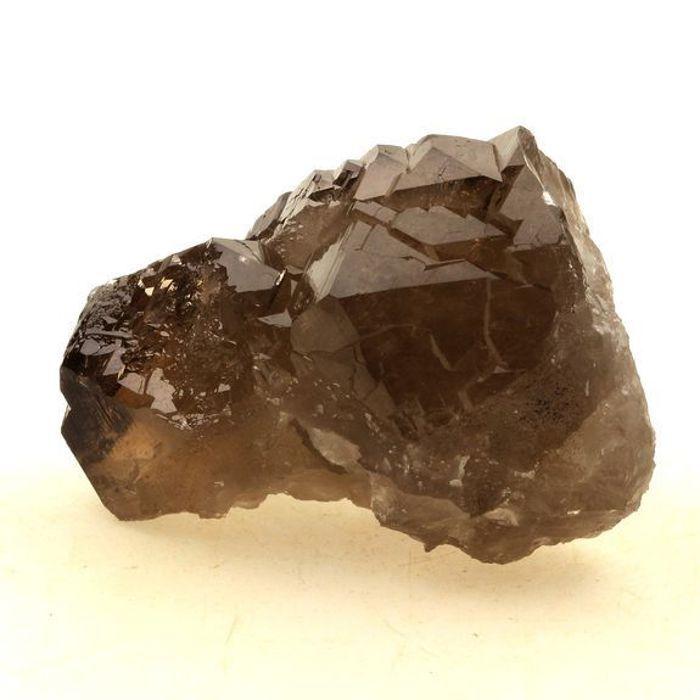 Pierres et Minéraux. Quartz fumé. 589.0 ct. Massif du Mont-Blanc, Haute-Savoie, France..