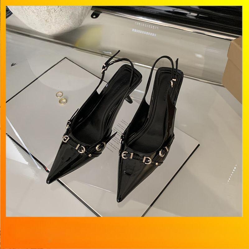 Черные лакированные кожаные остроносые модные босоножки на высоком каблуке с особой формой каблука