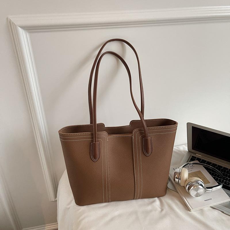 Ретро сумка женская большой вместимости 2025 новая осень и зима простая универсальная на плечо подмышку сумка-тоут для поездок на работу