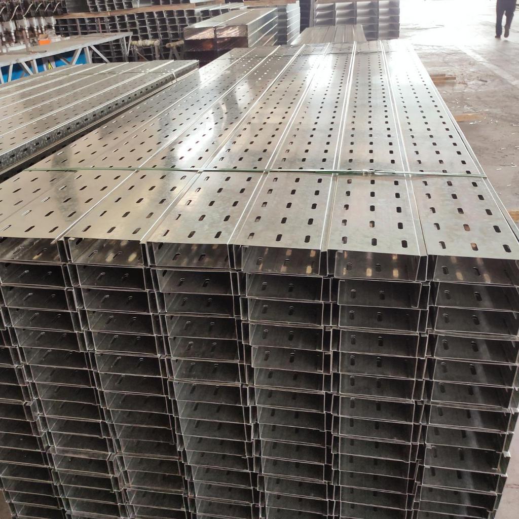 Fireproof Porous Galvanized Cable Tray & Ladder - 100x100 Slotted Perforated Wiring Duct