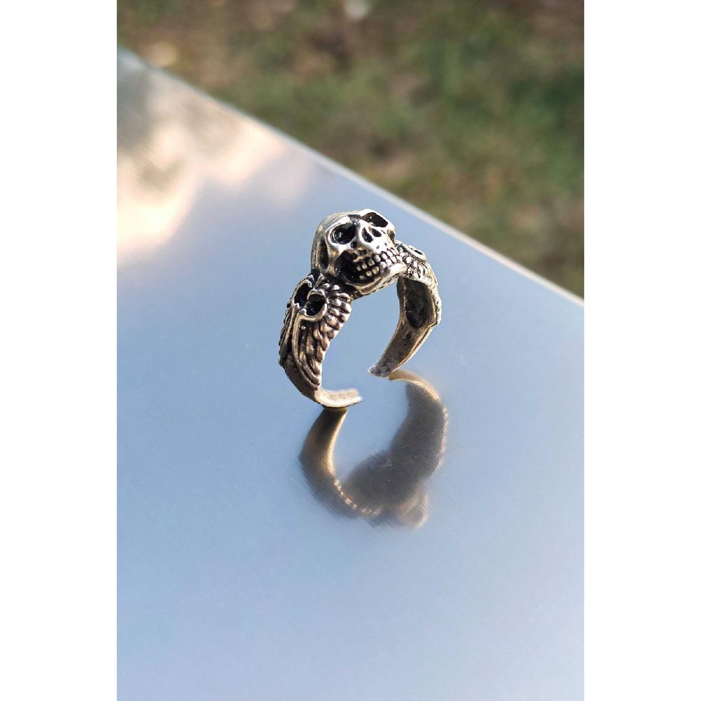 Черное регулируемое кольцо с черепом и скелетом