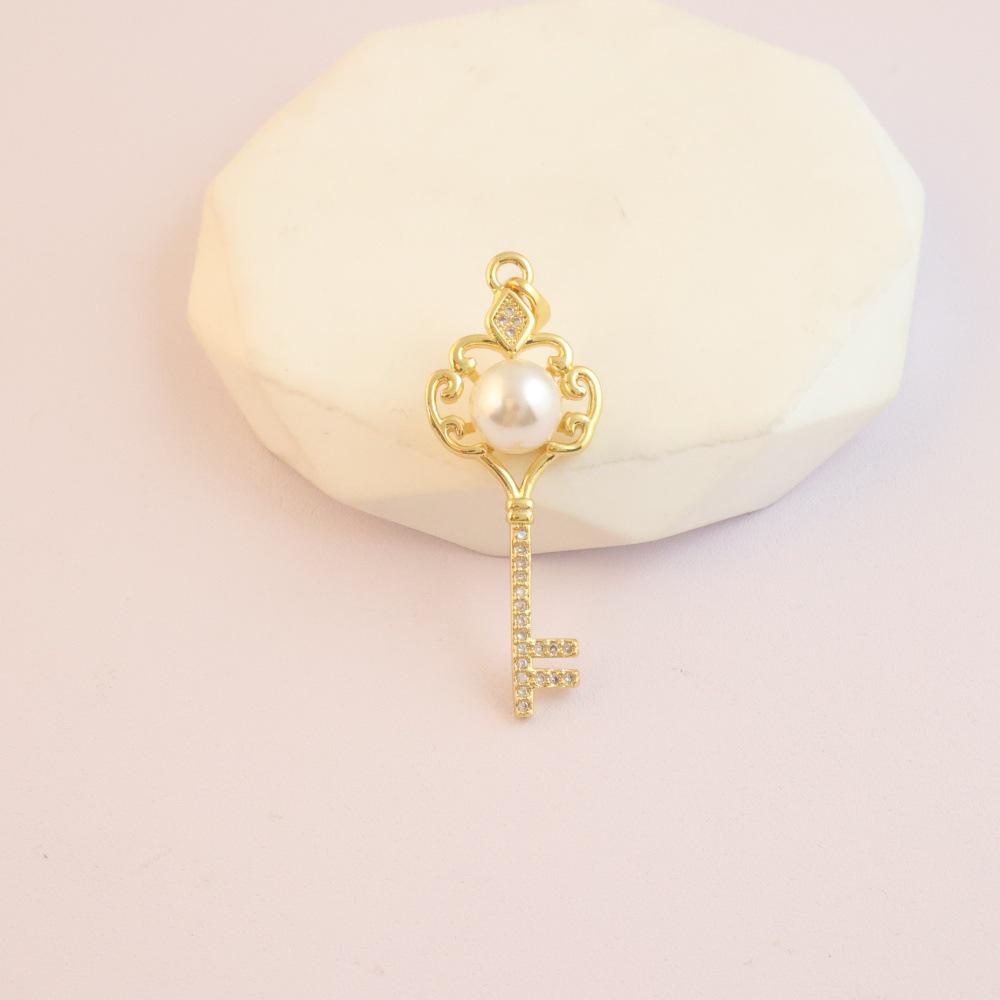Elegant Copper Fox Gourd & Four-Leaf Clover Necklace with Zircon & Butterfly Accents for Women.