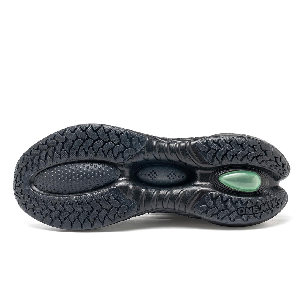 Мужские кроссовки ONEMIX на амортизирующей подошве