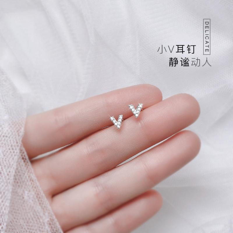 Korean Version Simple Diamond V-shaped Stud Earrings Super Flash Geometric Letter Temperament Earrings Ins Student Girlfriend Gift