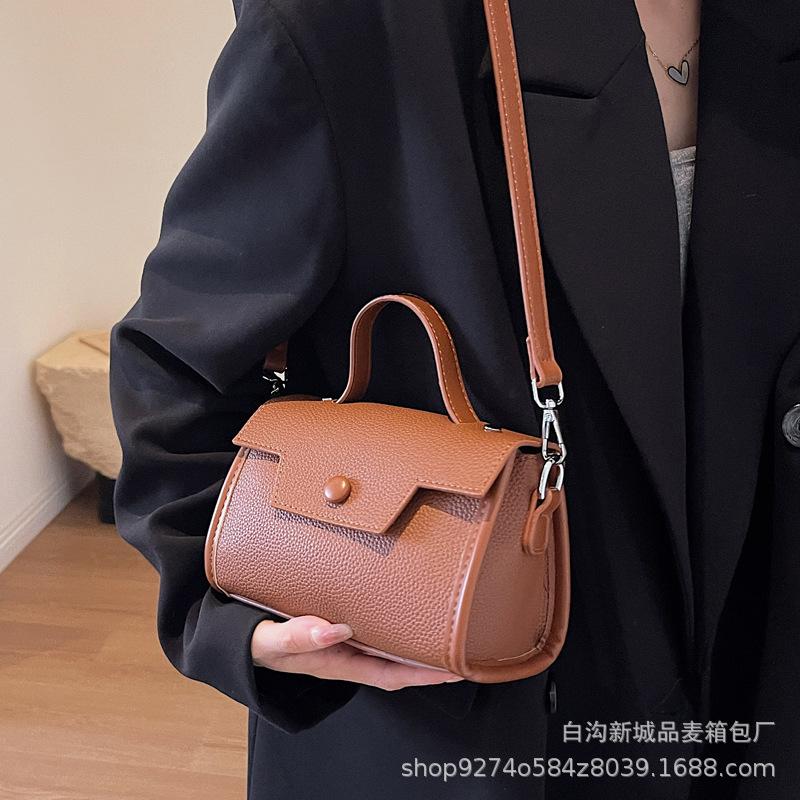 This Year's Popular Bag Women's 2025 New Fashion Retro Small Square Bag Niche Design Shoulder Bag Texture Messenger Bag