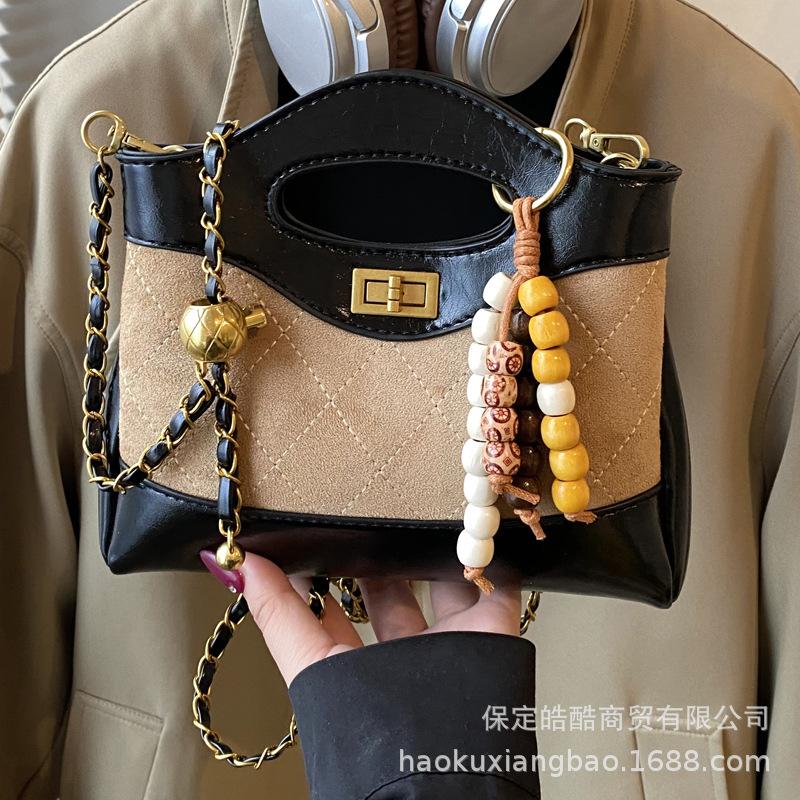 Маленькая сумка из ромбовидной вышивальной нити женская 2025 новая модная контрастного цвета универсальная сумка-мессенджер на цепочке супер огонь портативная маленькая сумка