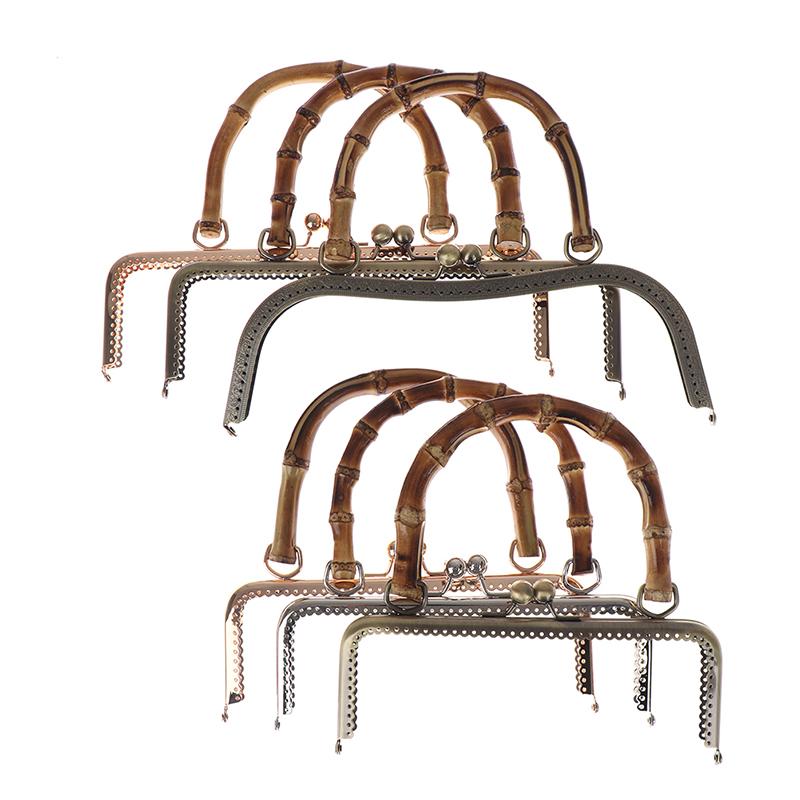 Сумочка-клатч с застежкой-замком «поцелуй» из металла и бамбуковой ручкой