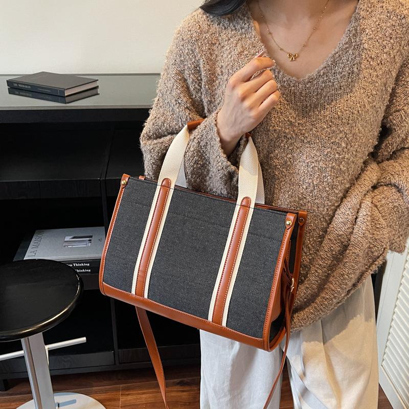Джинсовая сумка женская большой вместимости 2025 новая осенне-зимняя повседневная сумка-мессенджер портативная контрастного цвета сумка-тоут для поездок на работу